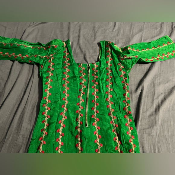 Brand new, salwar suit with Banarasi dupatta,pure fabric with embroidery - Picture 11 of 13